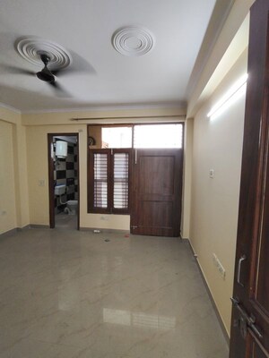 Room in 2 BHK Independent House at RWA Apartments Sector 70, Sector 70 – for Rent
