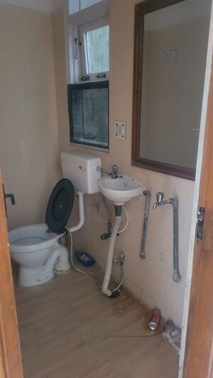 Bathroom in 2 BHK Builder Floor at Ansal Plaza Gurgaon, Palam Vihar – for Rent