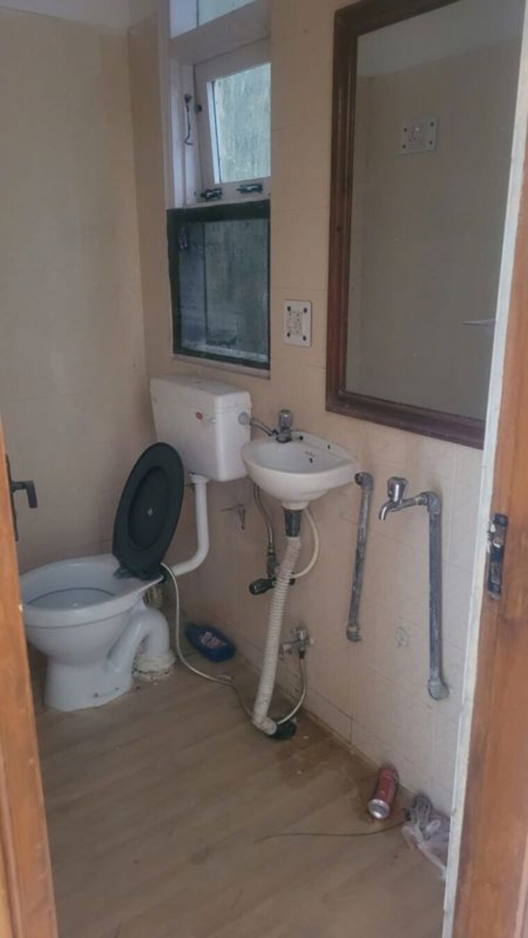 Bathroom, ansal-plaza-gurgaon 2 Bedroom 10000 Sq.Ft. Builder Floor In Palam Vihar Gurgaon 10417652