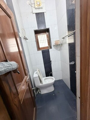 Bathroom in 2 BHK Builder Floor at Ansal Plaza Gurgaon, Palam Vihar – for Rent