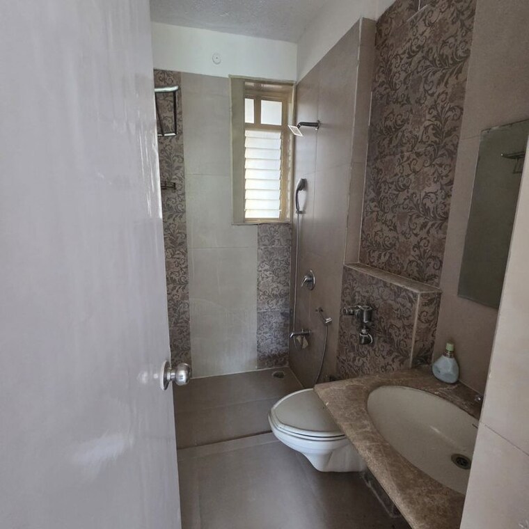 Bathroom, kukreja-hari-kunj-ii 3 Bedroom 1100 Sq.Ft. Apartment In Chembur Mumbai 10417635