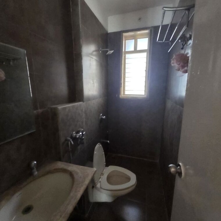 Bathroom, kukreja-hari-kunj-ii 3 Bedroom 1100 Sq.Ft. Apartment In Chembur Mumbai 10417635