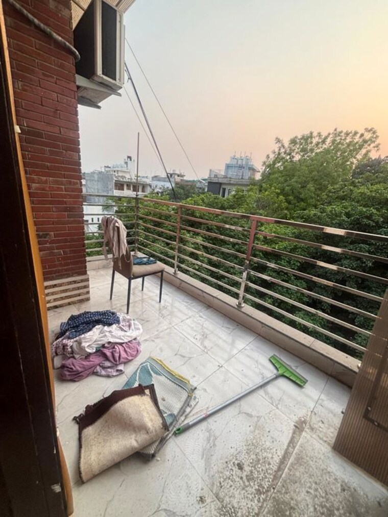 Balcony, safdarjung enclave 3 Bedroom 125 Sq.Yd. Builder Floor In Safdarjung Enclave Delhi 10417587