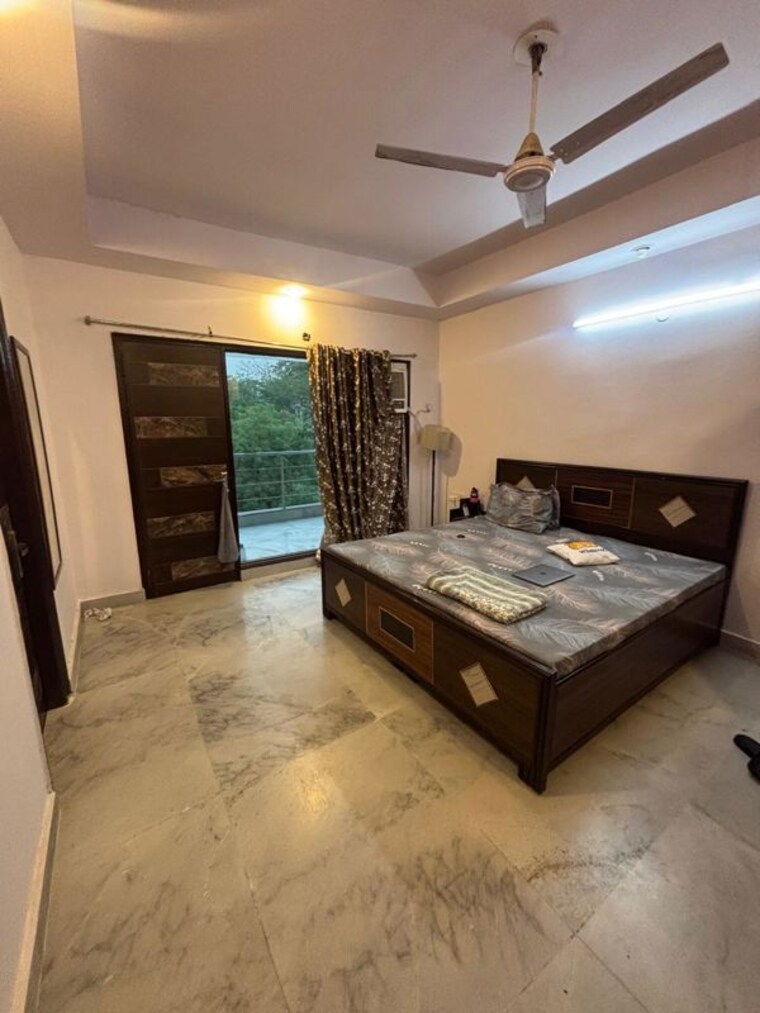 Bedroom, safdarjung enclave 3 Bedroom 125 Sq.Yd. Builder Floor In Safdarjung Enclave Delhi 10417587
