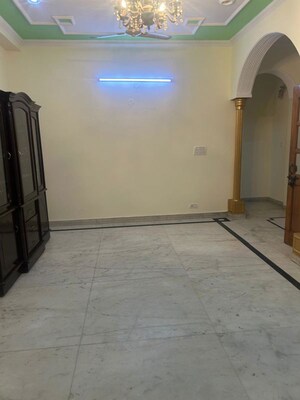 Building Lobby in 2 BHK Builder Floor at Ansal Plaza Gurgaon, Palam Vihar – for Rent