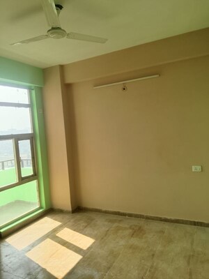 Room in 3 BHK Apartment at Auric City Homes, Sector 82 – for Rent