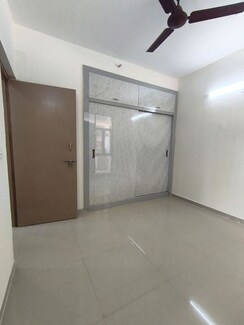 2 BHK + Pooja Room,Servant Room,Study Room,Extra Room,Basement,Store Room Apartment For Rent in Pareena Om Apartments