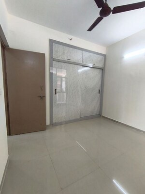 2 BHK Apartment For Rent in Pareena Om Apartments, Sector 112