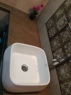 Furnished Amenities in 2 BHK Apartment at Lokhandwala Whispering Palms, Kandivali East – for Rent