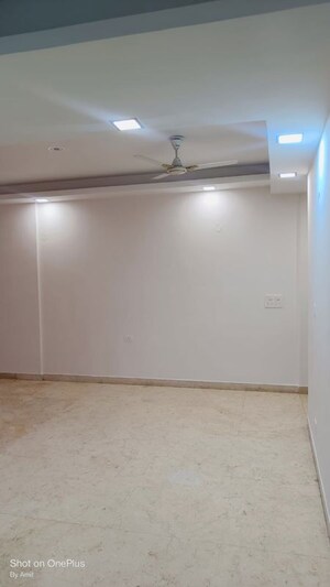 Room in 3 BHK Apartment at H R Buildcon Elite Homz, Sector 77 – for Rent