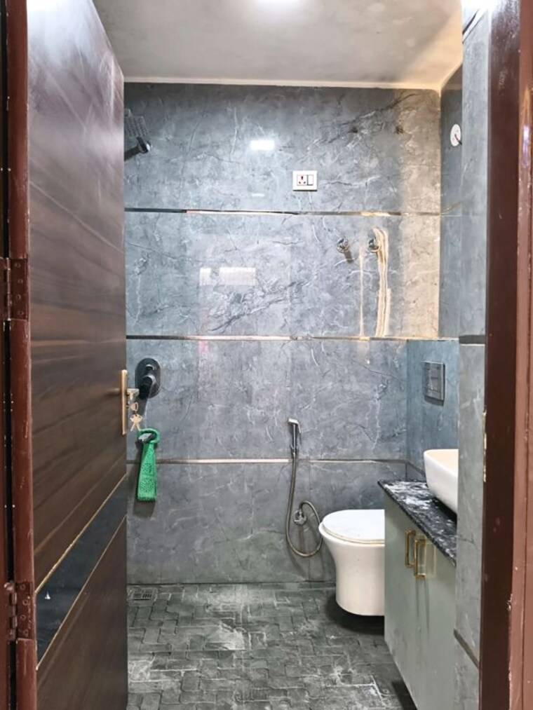 Bathroom, ardee-city  300 Sq.Yd. Builder Floor In Sector 52 Gurgaon 10417733