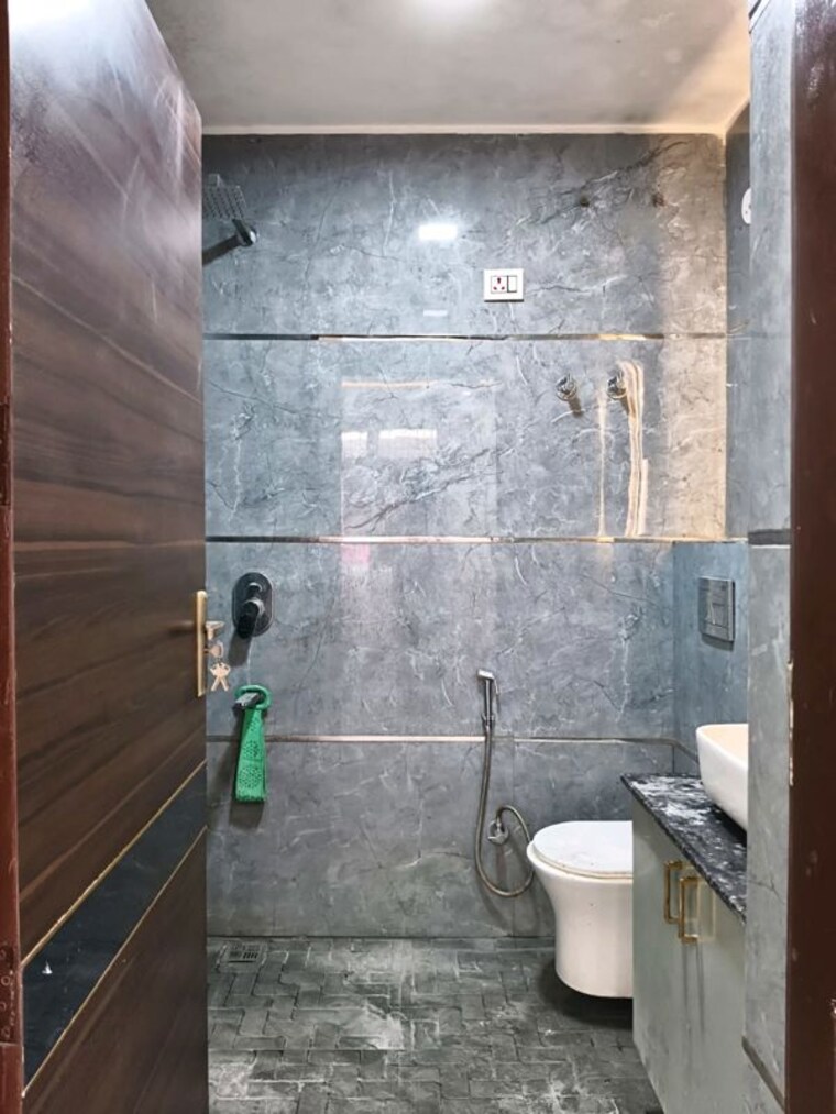 Bathroom, ardee-city  300 Sq.Yd. Builder Floor In Sector 52 Gurgaon 10417733