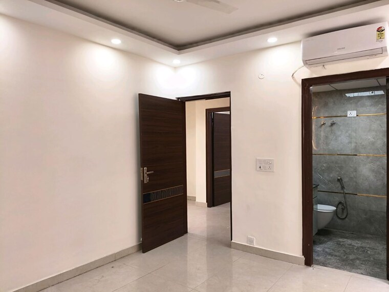 Room, ardee-city  300 Sq.Yd. Builder Floor In Sector 52 Gurgaon 10417733