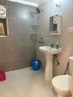 Bathroom in 3.5 BHK Apartment at Prateek Stylome, Sector 45 – for Rent