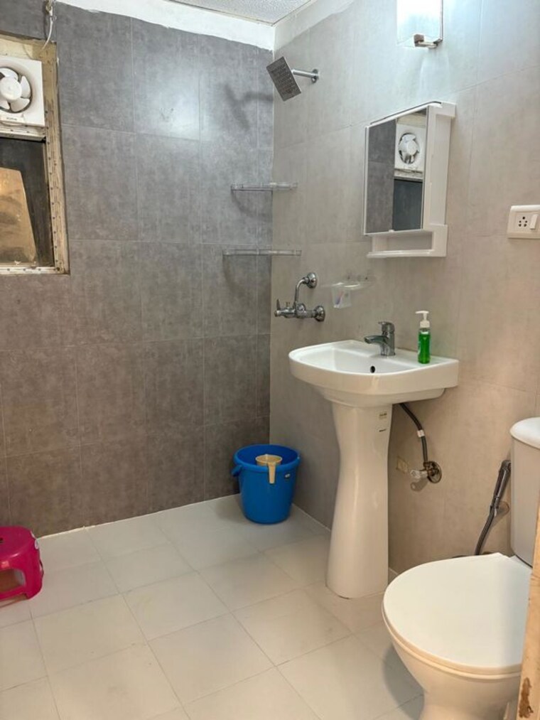 Bathroom, prateek-stylome 3.5 Bedroom 2475 Sq.Ft. Apartment In Sector 45 Noida 10417755
