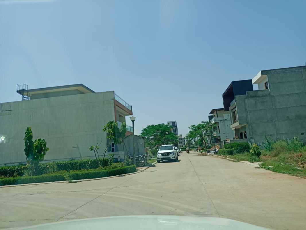 3.5 BHK + Study Room Apartment For Sale in Omaxe Silver Birch