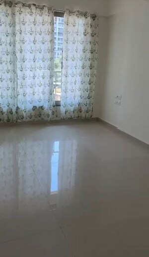 Room in 2.5 BHK Apartment at Cosmos Hills, Pokhran Road No One – for Rent
