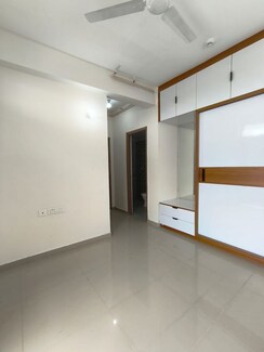 2 BHK + Pooja Room,Servant Room,Study Room,Extra Room,Basement,Store Room Apartment For Rent in Pareena Om Apartments