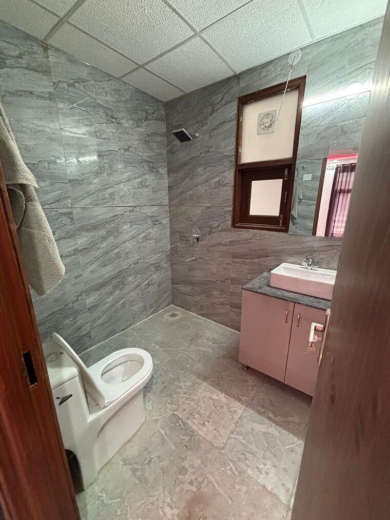 Bathroom, kohli-one-malibu-town-plot 3 Bedroom 2500 Sq.Ft. Builder Floor In Sector 47 Gurgaon 10417901