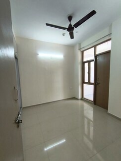 2 BHK + Pooja Room,Servant Room,Study Room,Extra Room,Basement,Store Room Apartment For Rent in Pareena Om Apartments