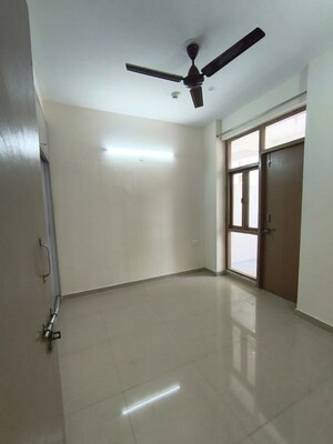 2 BHK Apartment For Rent in Pareena Om Apartments, Sector 112