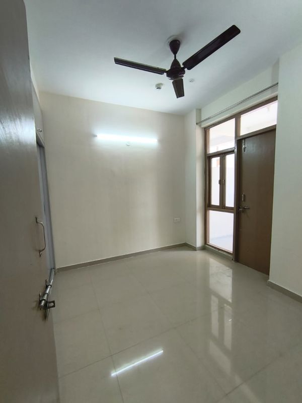 2 BHK + Pooja Room,Servant Room,Study Room,Extra Room,Basement,Store Room Apartment For Rent in Pareena Om Apartments
