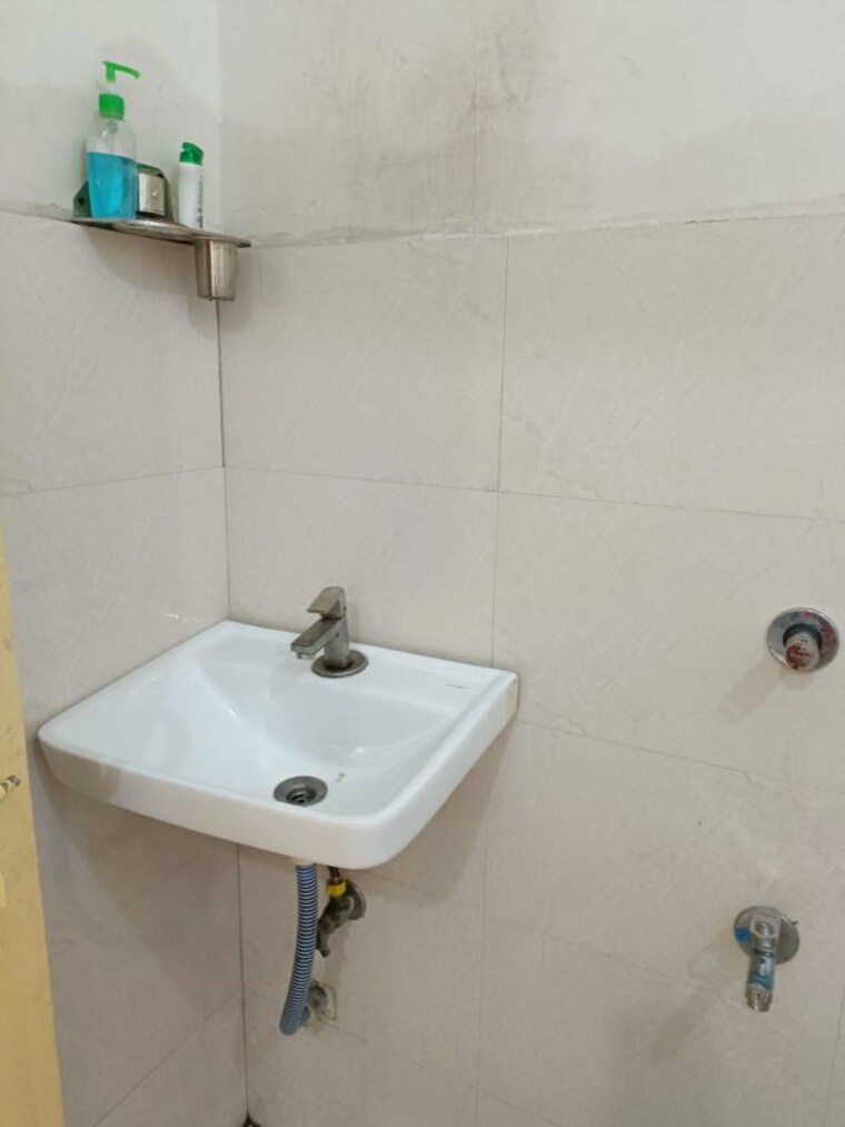 Bathroom, saddu 1 Bedroom 350 Sq.Ft. Independent House In Saddu Raipur 10417927