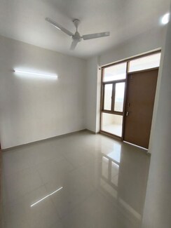 2 BHK + Pooja Room,Servant Room,Study Room,Extra Room,Basement,Store Room Apartment For Rent in Pareena Om Apartments