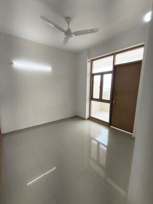 2 BHK Apartment For Rent in Pareena Om Apartments, Sector 112