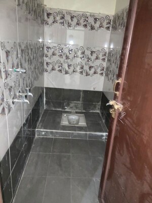 Attached Bathroom in 2 BHK Apartment at Lanka Veedhi Area – for Rent