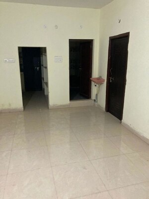 2 BHK Apartment For Rent in Lanka Veedhi Area