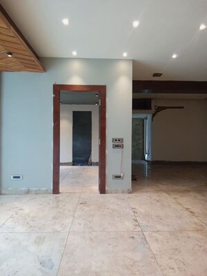 Room in 4 BHK Apartment at Ganges Castle, New Alipore – for Sale