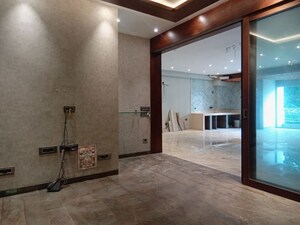 Room in 4 BHK Apartment at Ganges Castle, New Alipore – for Sale