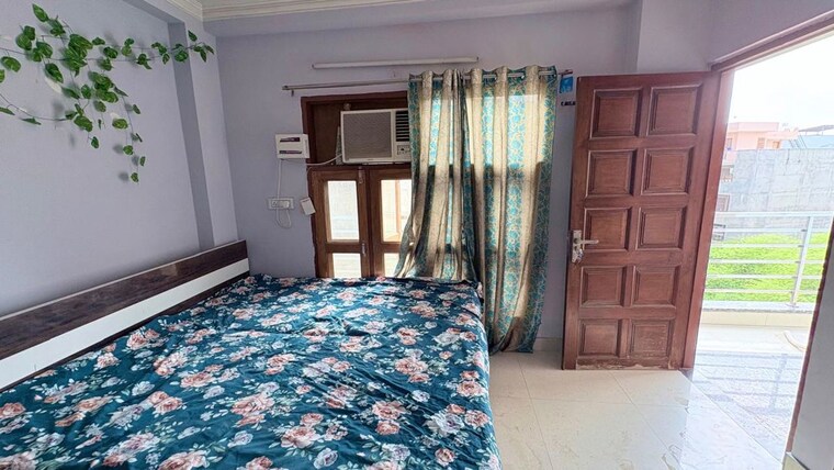 Bedroom, dlf city phase 3 1 Bedroom 100 Sq.Yd. Builder Floor In Dlf City Phase 3 Gurgaon 10418055