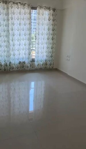 Room in 2.5 BHK Apartment at Cosmos Hills, Pokhran Road No One – for Rent