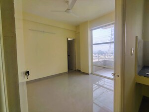 Room in 2 BHK Apartment at Signature Global Prime, Sector 63a – for Rent