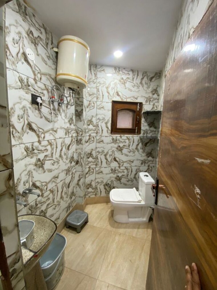 Bathroom, west patel nagar 1 RK 30 Sq.Yd. Builder Floor In West Patel Nagar Delhi 10417783