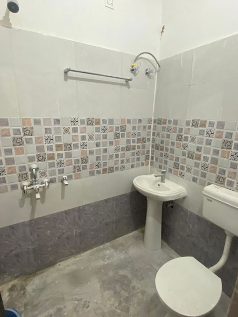 Bathroom, nijampur malhaur 2 Bedroom 1500 Sq.Ft. Apartment In Nijampur Malhaur Lucknow 10418220