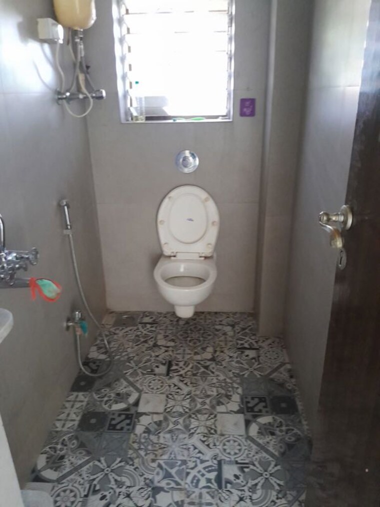 Bathroom, borivali east 1 Bedroom 450 Sq.Ft. Apartment In Borivali East Mumbai 10418213