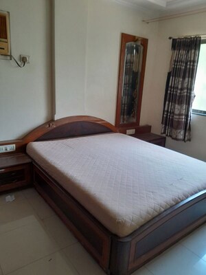 Bedroom in 1 BHK Apartment at Borivali East – for Rent