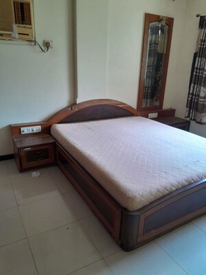 Bedroom in 1 BHK Apartment at Borivali East – for Rent