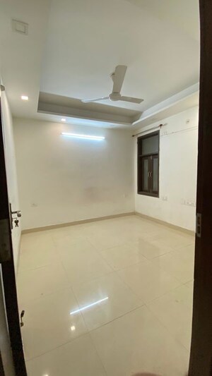 Room in 2 BHK Builder Floor at Neb Sarai – for Rent