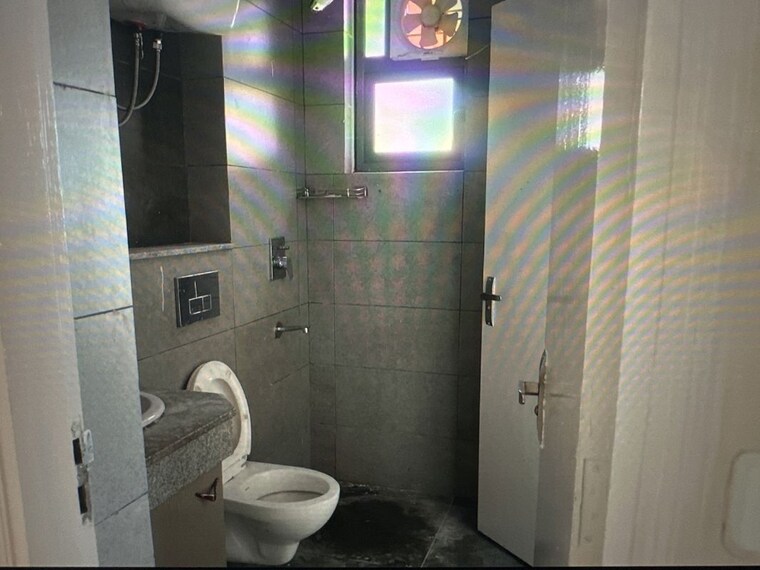 Bathroom, paras-dews 3 Bedroom 1665 Sq.Ft. Apartment In Sector 106 Gurgaon 10418202