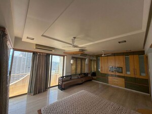Bedroom in 5 BHK Apartment at Lower Parel West – for Sale