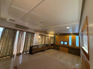 Bedroom in 5 BHK Apartment at Lower Parel West – for Sale