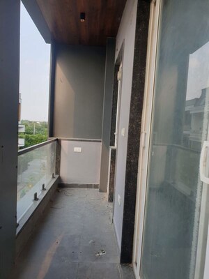 Building Lobby in 3 BHK Builder Floor at Godrej Retreat, Sector 83 – for Rent