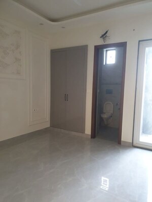 Room in 3 BHK Builder Floor at Godrej Retreat, Sector 83 – for Rent