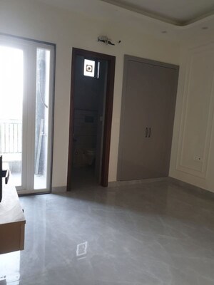 Room in 3 BHK Builder Floor at Godrej Retreat, Sector 83 – for Rent