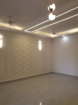 Room in 3 BHK Builder Floor at Godrej Retreat, Sector 83 – for Rent