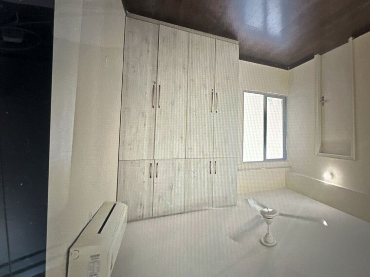 Bathroom, paras-dews 3.5 Bedroom 1760 Sq.Ft. Apartment In Sector 106 Gurgaon 10418259